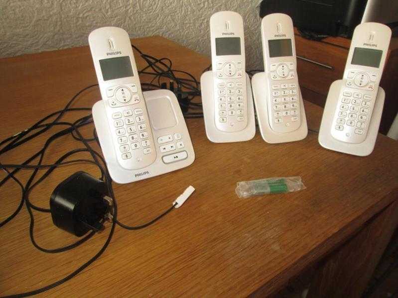 Lovely set of Philips dect Telsans machine used