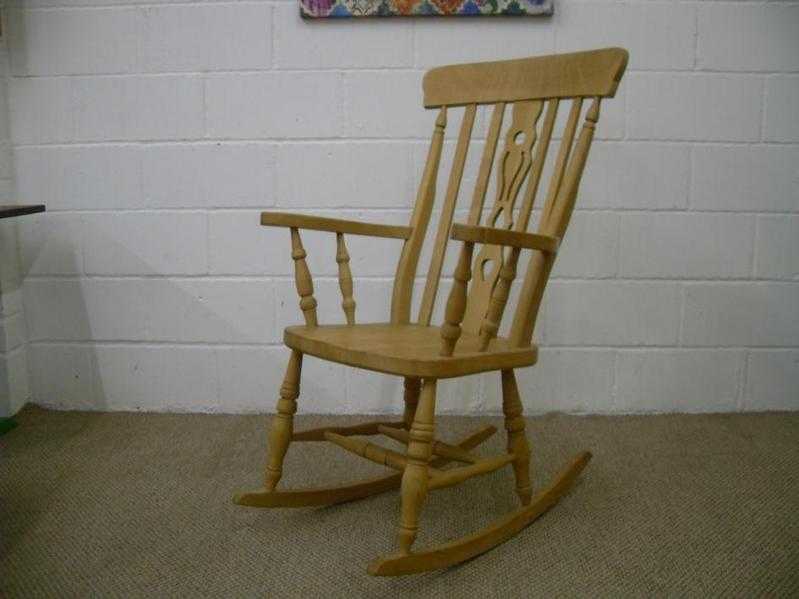 LOVELY SHABBY CHIC ROCKING CHAIR CAN COURIER