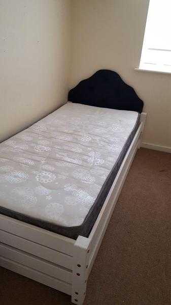 Lovely Single Bed (that can be turned into 2 Single beds) amp Mattress - London SE16