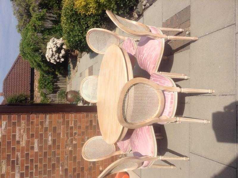 Lovely Solid wood dining table and 6 sprung chairs