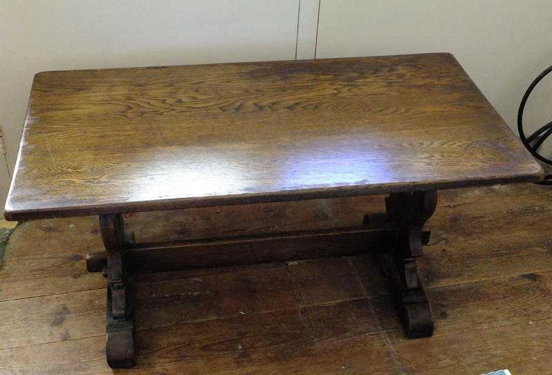 LOVELY VINTAGE OAK COFFEE TABLE IN VERY GOOD CONDITION