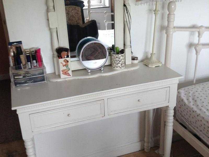 Loverly dressing table and mirror