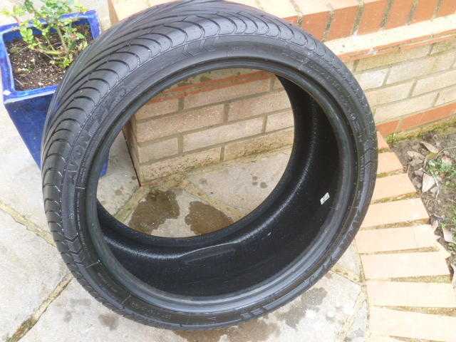 Low profile tyre