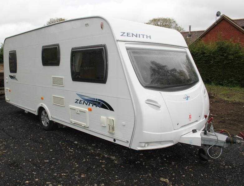 Lunar Zenith 2008 4 Berth Fixed Bed Caravan  Motor Movers