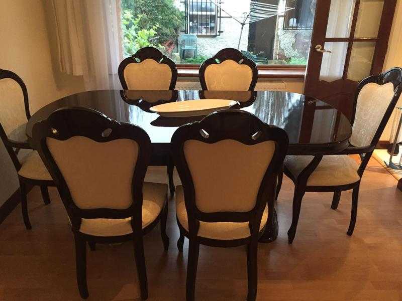 Luxurious amp comfortable Italian table and chair set for SALE