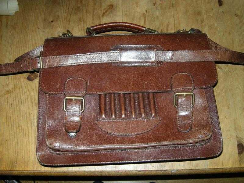 Luxury leather shoulder bagsatchel in chestnut brown with laptop insert