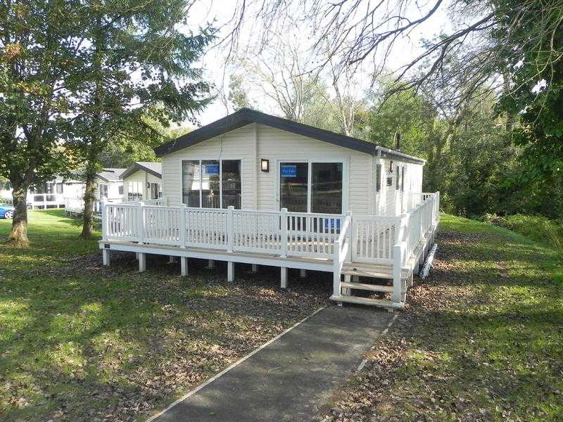 Luxury Lodge for sale at 4 Holiday Park. Isle of Wight. Only 89,995. Includes 2016 Site Fees