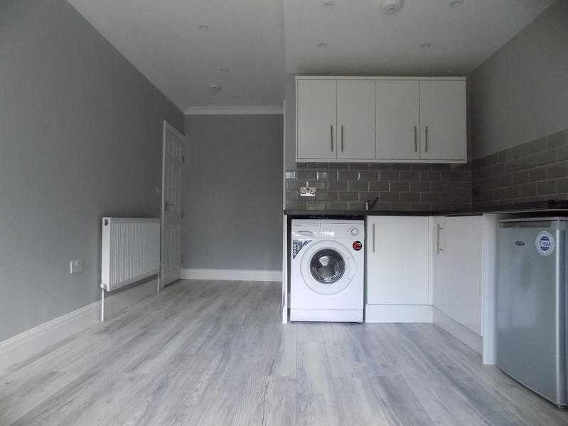 Luxury Studio Flat in Round Green area, close to LutonTown Centre and Train Station
