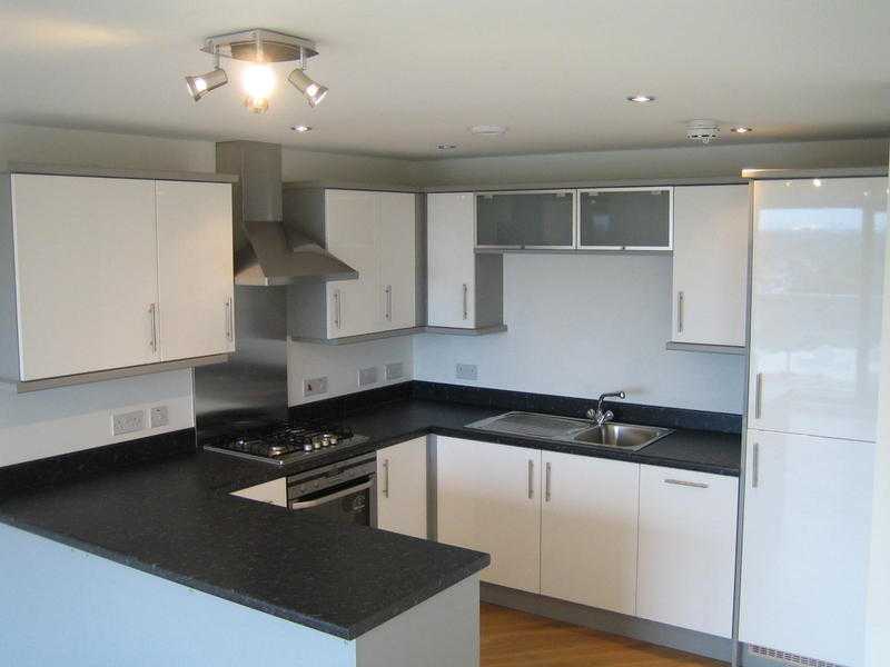 Luxury unfurnished 2 bedroom apartment located on the 8th floor