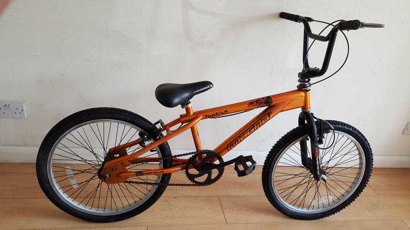 Magna Furious BMX Bike - 22 inch wheels. (Suit age 8 to 16 years)