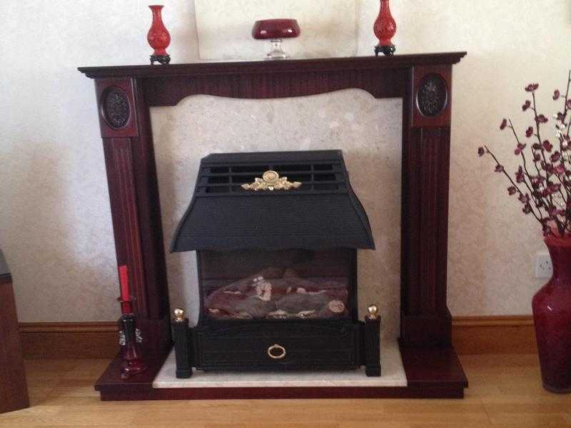 Mahogany amp Marble Fire Surround with Gas Fire, in exellent condition, gas fire little used