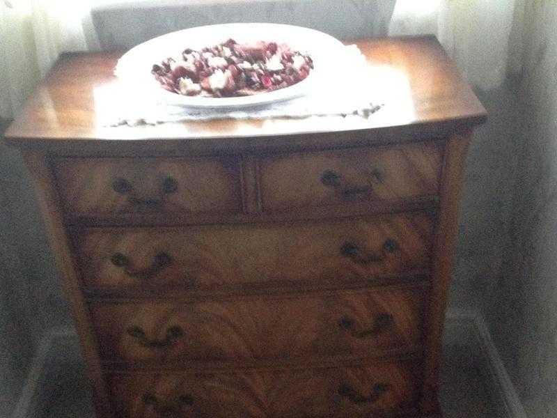 Mahogany chest of drawers