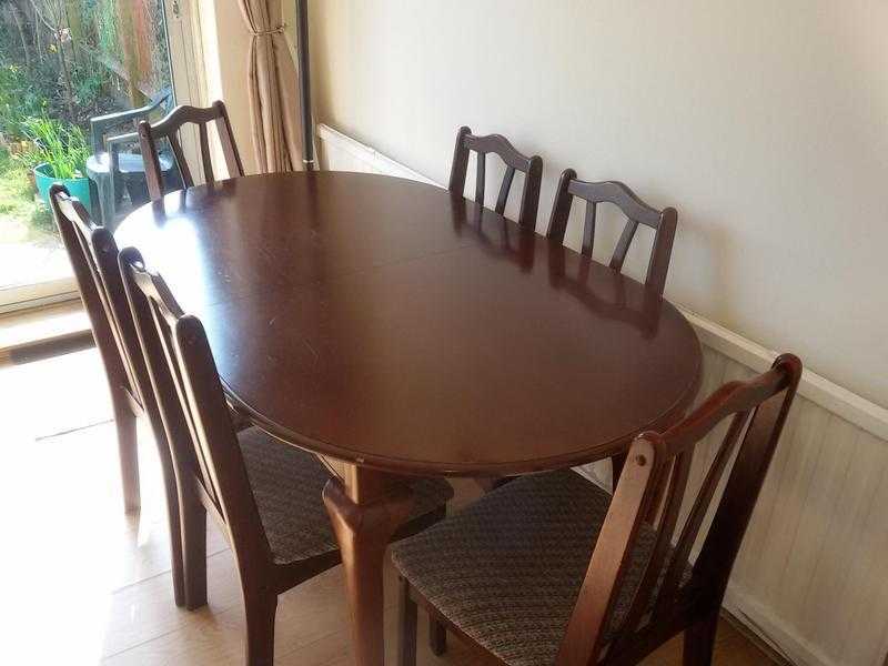 MAHOGANY DINING TABLE WITH 6 CHAIRS