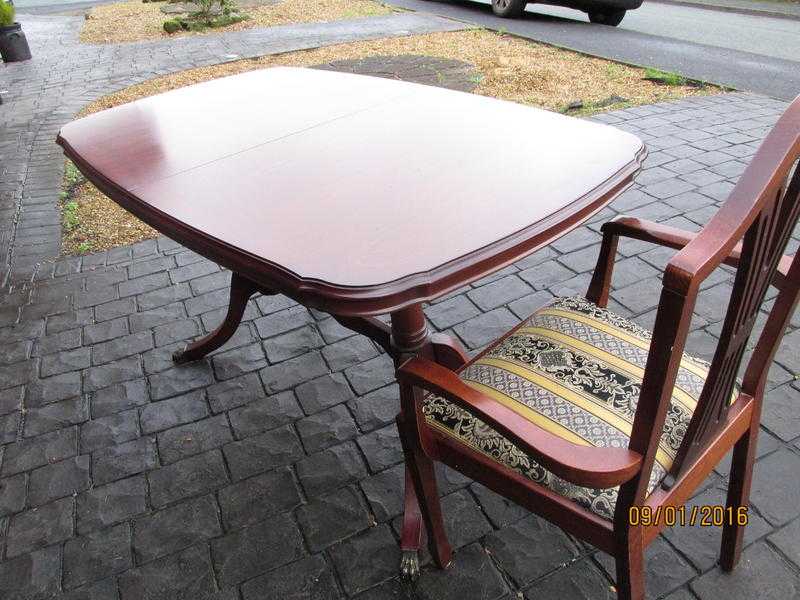 mahogany extendable dining table and 6 chairs