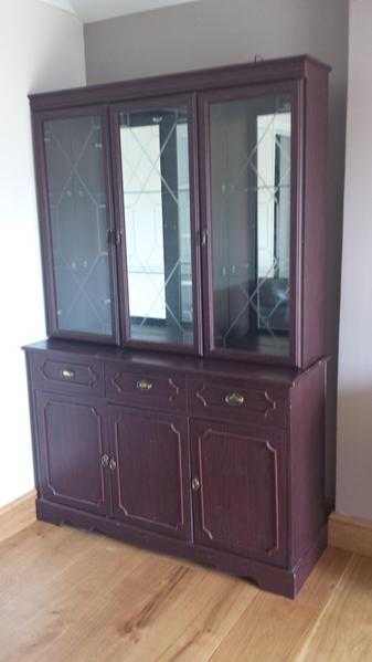 Mahogony DISPLAY CABINET, Glass and mirrored background