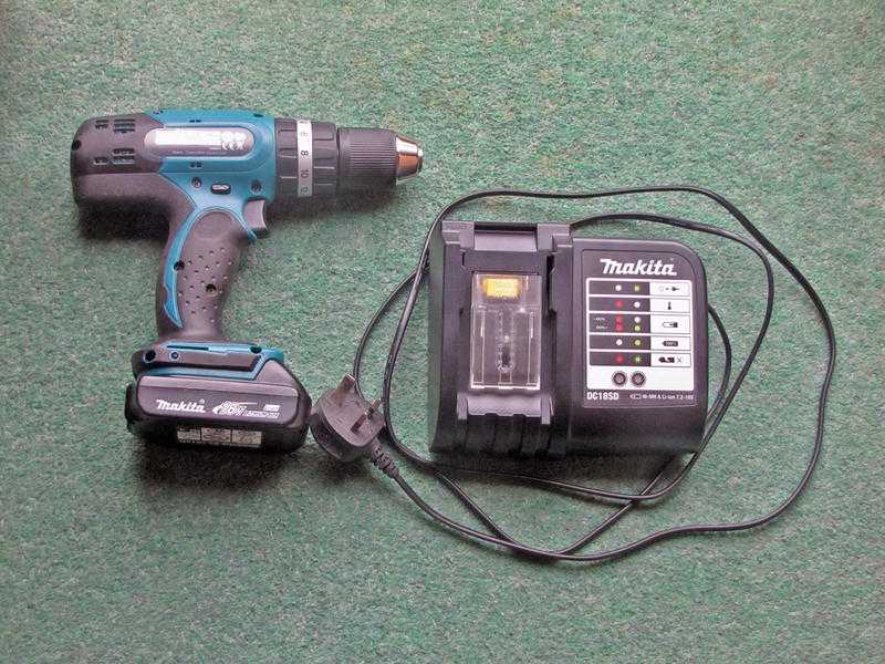 Makita Cordless Combi Hammer Drill Driver amp Makita Battery Charger