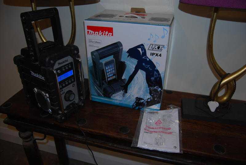 Makita DAB  FM site radio