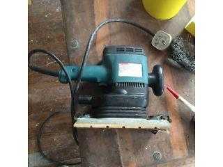 Makita heavy duty 12 sheet sander  240 volts  Model 9046, 600 watt motor, Motor speed 6,000 min