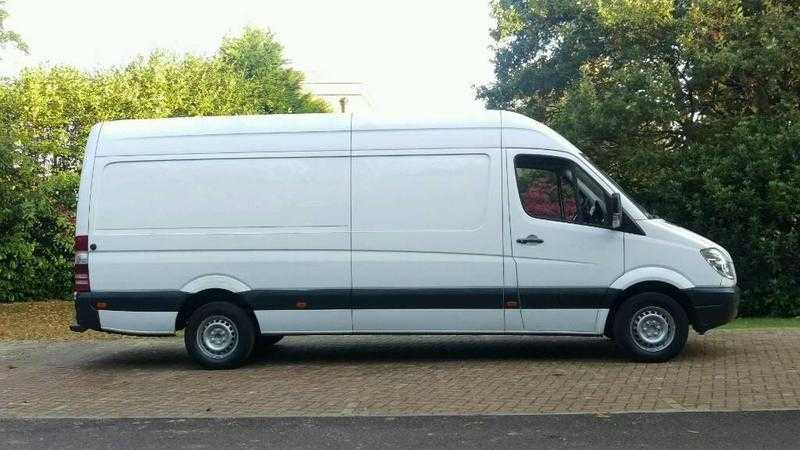 Man with van for removal or courrir