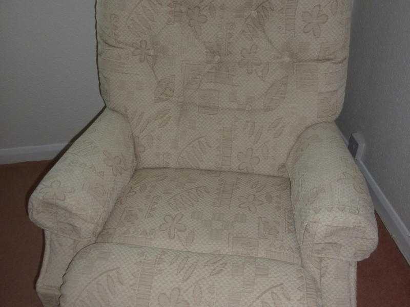 Manualy operated recliner, immaculate condition