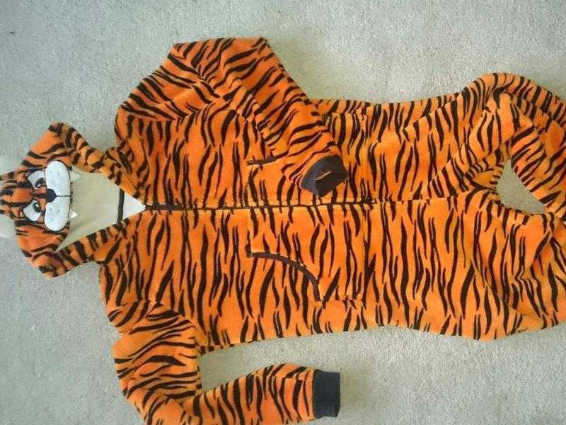 MARKS AND SPENCER ONESIE SIZE 15-16 YRS