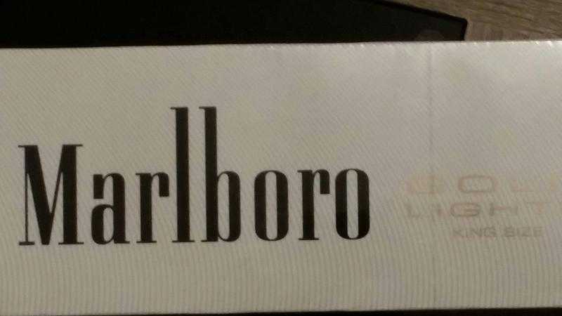 Marlboro gold lights king size 200 pack ciggs