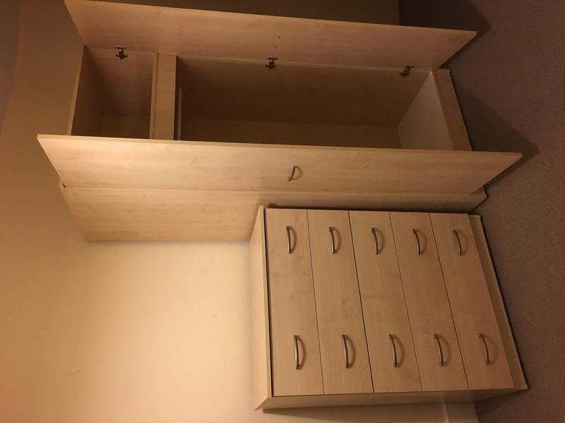 Matching wardrobe and 5 drawer chest in good condition