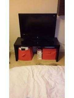 Matsui flatscreen plasma 32 inch TV with built in freeview.