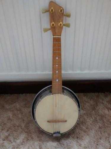 Maxitone Banjo Ukulele