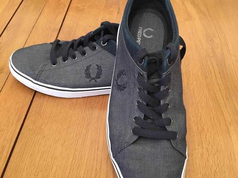 Men039s Fred Perry canvas shoes size 7