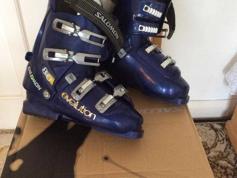 MENS SALOMAN SKI BOOTS - SIZE 10