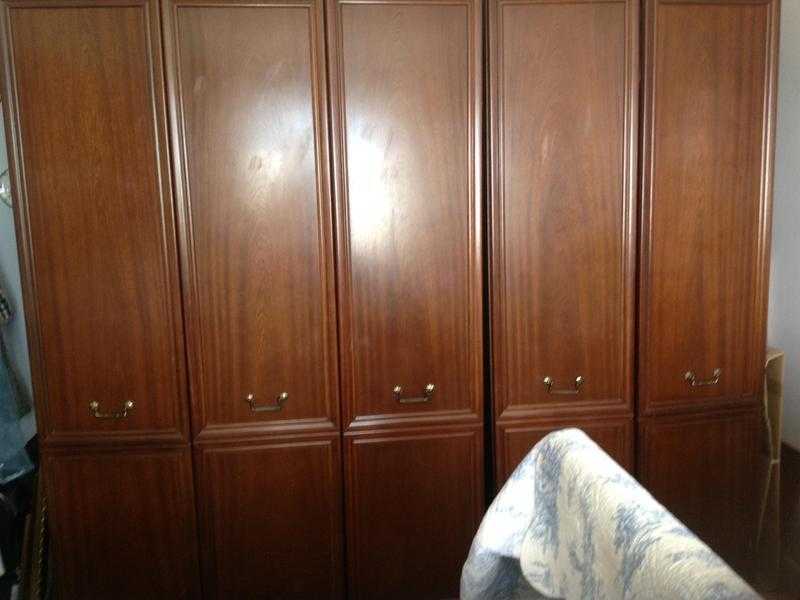 Meredew Mahogany Wardrobes c1980 Classic