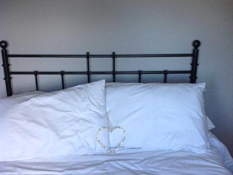 Metal bedstead