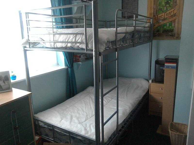 Metal bunkbeds