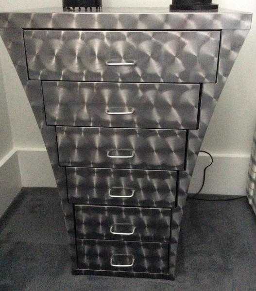 Metal chest of drawers