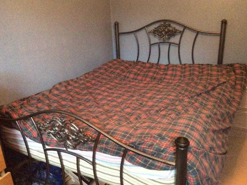 Metal frame bed