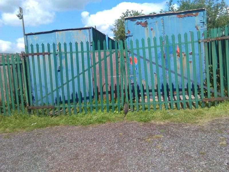 Metal security fencing