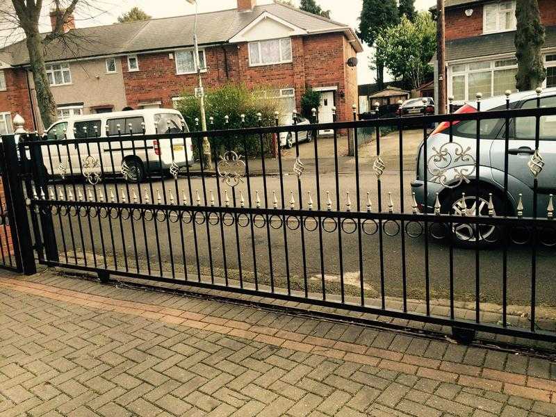 Metal sliding gate and side gate