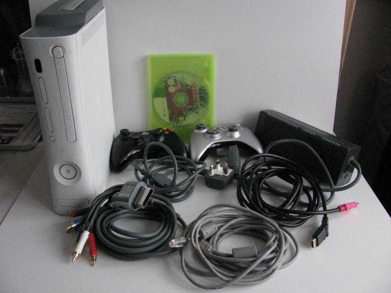 Microsoft White XBox 360 - Various cables  Game - Excellent Condition
