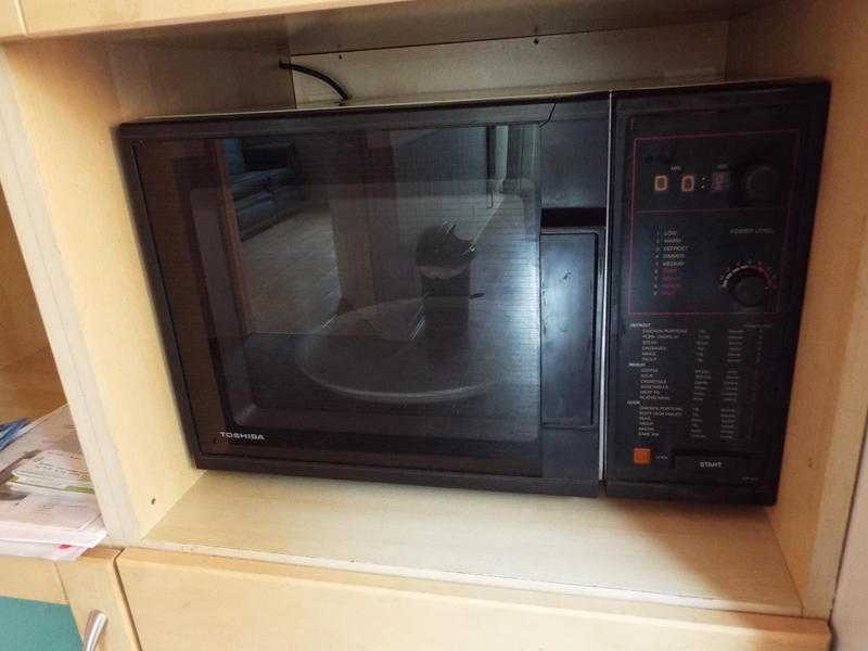 Microwave Toshiba ER-674