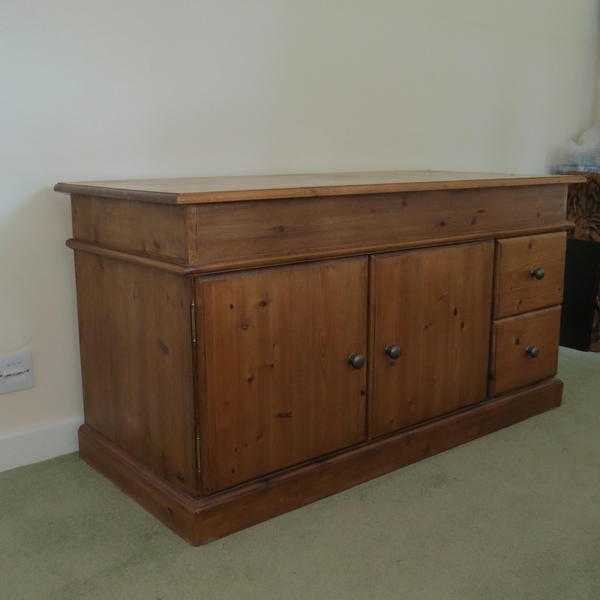 MID COLOURED PINE UNIT SUITABLE FOR TV MEDIA CENTRE