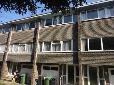 Mid Terrace House to rent in Fairmount Road, Bexhill (875 pcm)