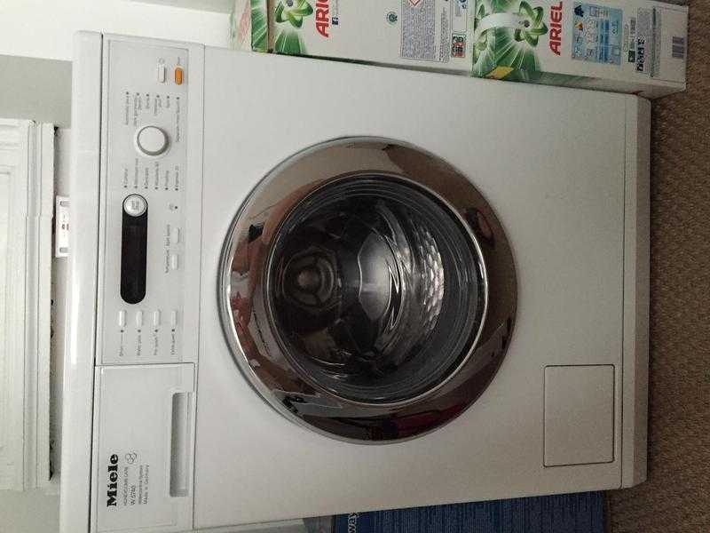 MIELE W5740 free-standing washer-dryer, in very good conditions