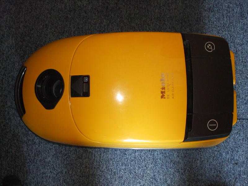 MIELE YELLOW S300I HOOVER