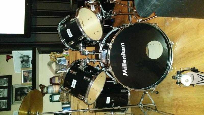 Millenium drum kit in black with stool