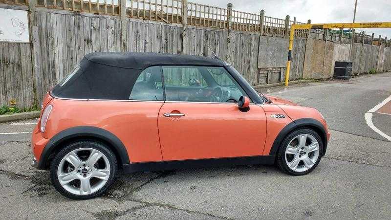 Mini Convertible 2004