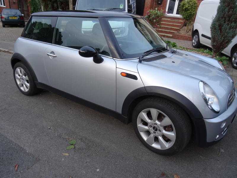 Mini COOPER -  Hatch 2005 1598cc - 2owners - SilverBlack - Leather Trim - Air -Con - SAT NAV