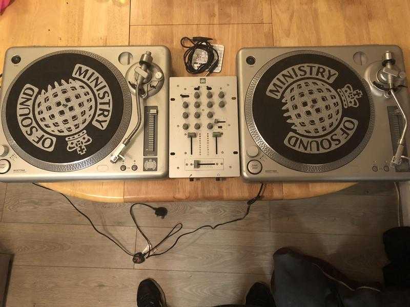 Ministry of sound x2 turntables with ministry of sound mixer