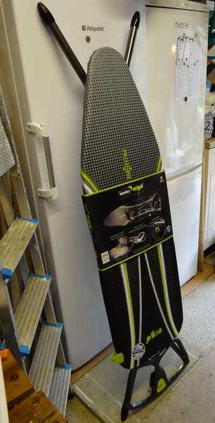 MINKY ERGO IRONING BOARD