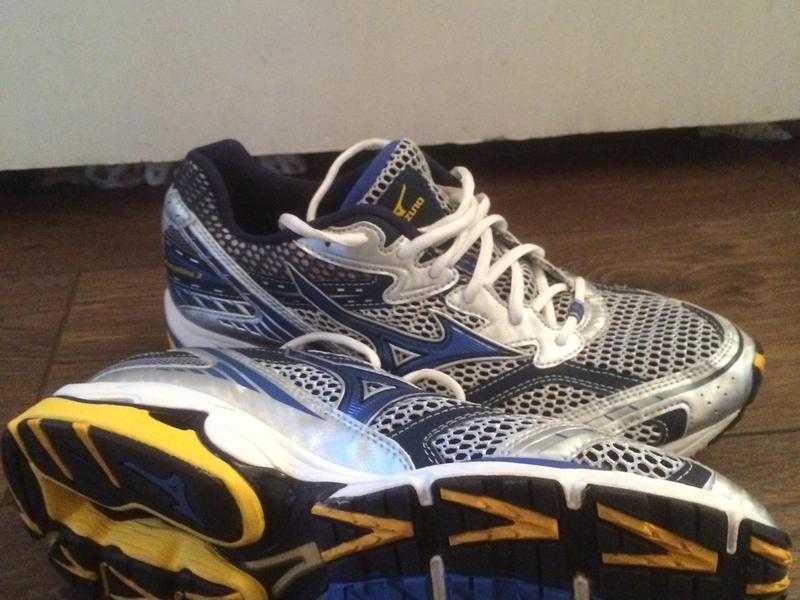 Mizuno Wave Ultima 3 Running Trainers